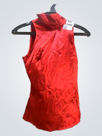 Rotes ärmelloses Mock-Neck-Oberteil
