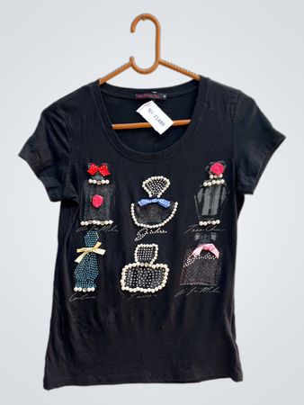 Mein Pink Tee Schwarzes T-Shirt mit Parfümflaschen-Verzierungen