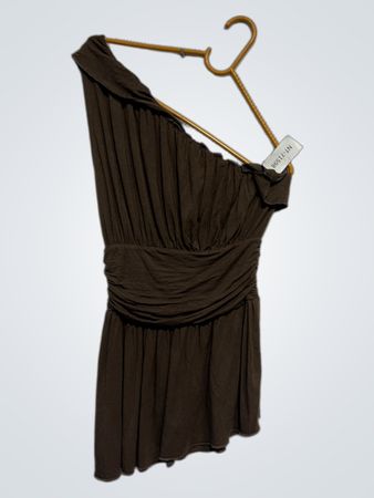 Braunes einseitig gerafftes Kleid