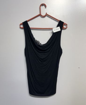 Schwarzes ärmelloses Tanktop mit Spitzen_detail