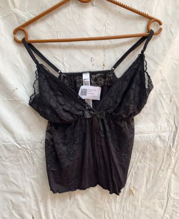 Zensiertes Schwarzes Spitzen-Camisole