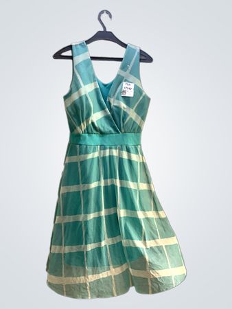 FaithVintage türkis-weiße kariertes ärmelloses V-Ausschnitt Kleid mit Gürtel