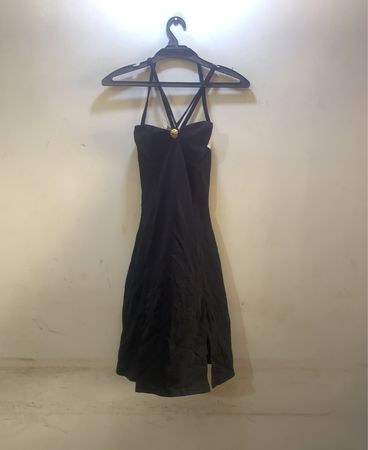 Schwarzes Halterkleid
