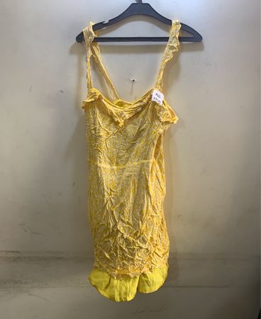 Gelbes Blumendruckkleid