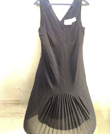 Ann Taylor Loft Schwarzes Falten Midi-Kleid