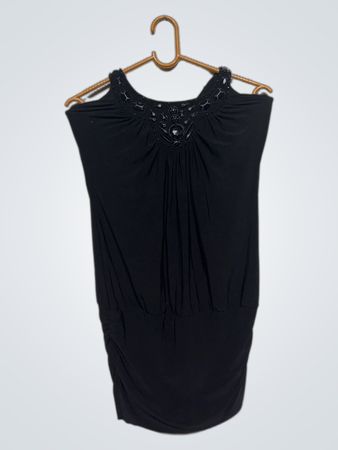 Schwarzes Perlenverziertes Gathered Rüschkleid