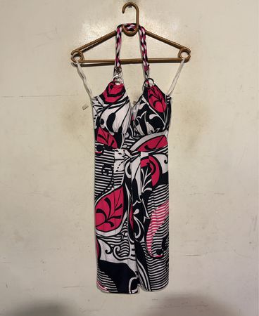 Damen-Halterkleid mit pinkfarbigem und schwarzem Blumenmuster