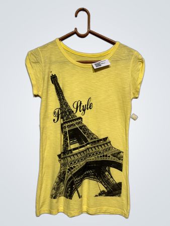 Gelbes T-Shirt mit Grafik des Eiffelturms und "Paris Style" Text