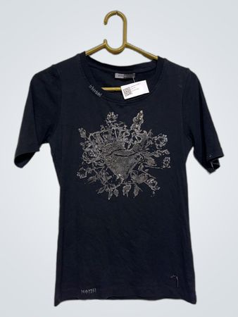 MAR GITTE Schwarzes T-Shirt mit verziertem Herz-Graphic