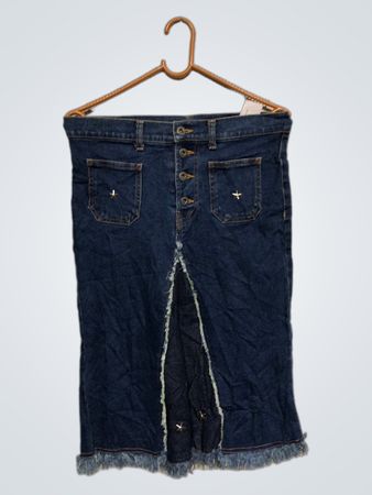 Denim-Midi-Rock mit Knopfverschluss und fransigem Saum