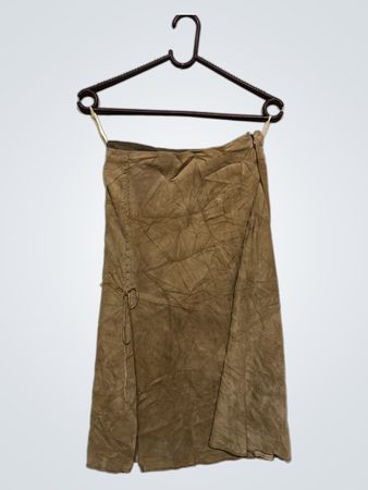 Brauner Wildlederrock mit Kordelzugdetails