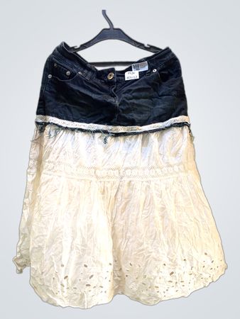 FaithVintage Rock mit Denim-Oberteil und weißem Spitzenrock