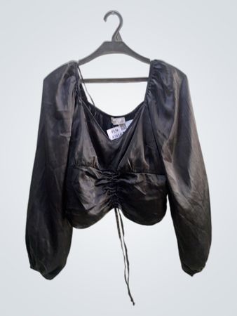 Schwarzes gerafftes Langarmoberteil