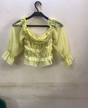 Bershka Gelbes Pünktchen Rüschentop