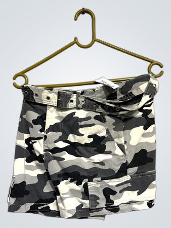 URBAN HERITAGE Camouflage Cargo-Shorts mit Gürtel