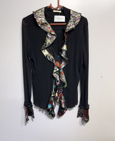EVALINKA Schwarze durchsichtige Bluse mit Rüschenfront