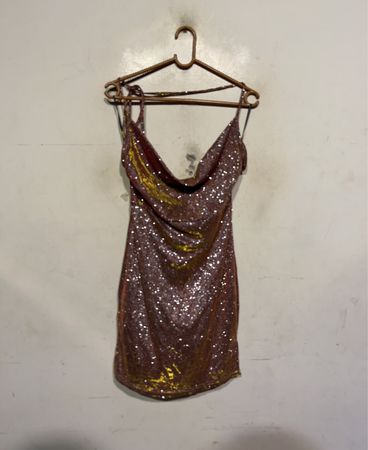 Glitzerndes Cowl Neck Mini Kleid