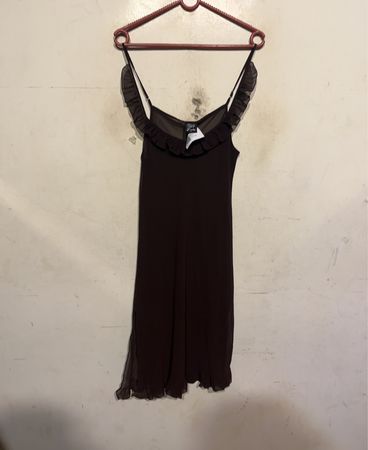 Laeta Brown Ruffle Strap Kleid