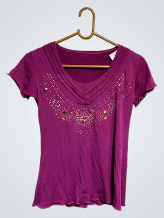 Frauen V-Ausschnitt verziertes T-Shirt mit kurzen Ärmeln