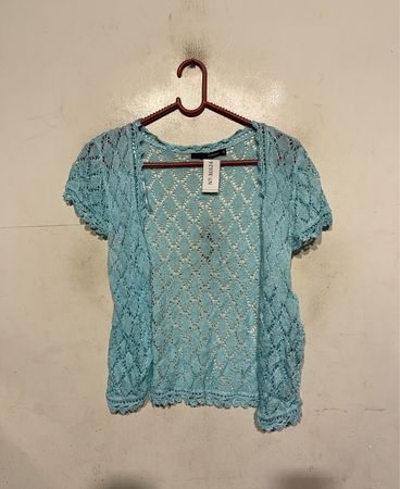 Türkis gestrickte verkürzte Strickjacke