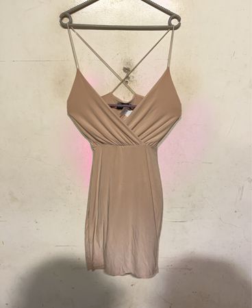Club L Beige Criss-Cross Strap Mini-Kleid