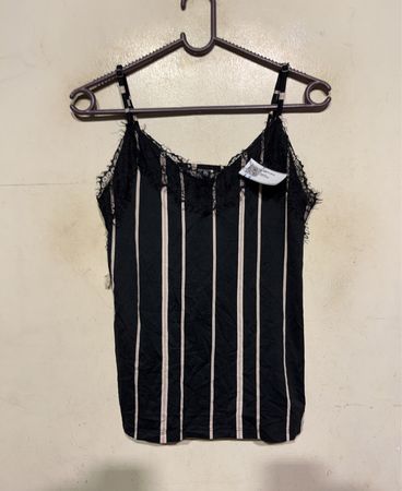 Schwarz und rosa gestreiftes Top mit Spitzenbesatz