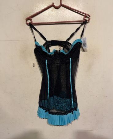 Schwarzes und blaues Korsett