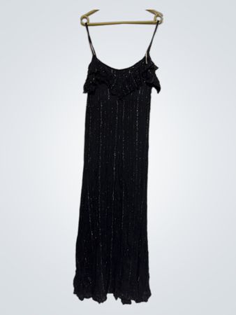 Schwarzes Maxikleid mit Rüschendetail und metallic Streifen