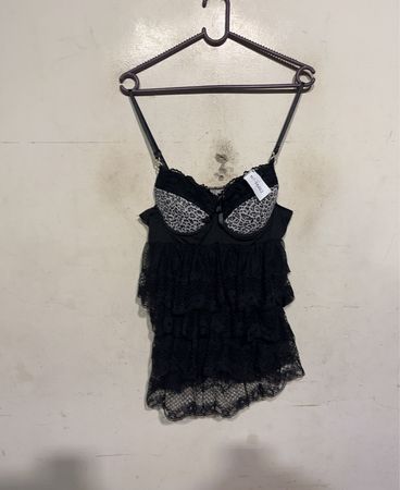 Schwarzes Spitzen-Babydoll mit Leopardenmuster-Tassen