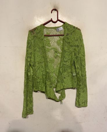 Grüner gehäkelter Bolero-Cardigan