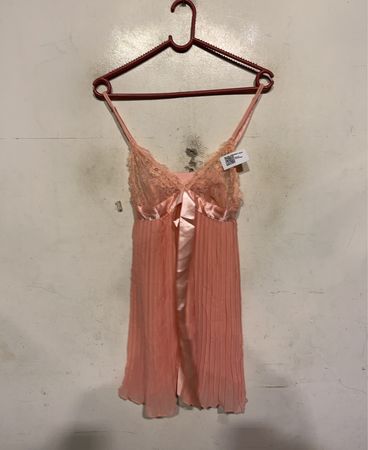 Pfirsich Spitzenbesetztes Unterkleid