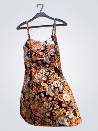 Blumenmuster-Spitzenkleid