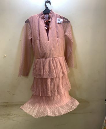 Rosa Rüschentop Kleid mit Punkten