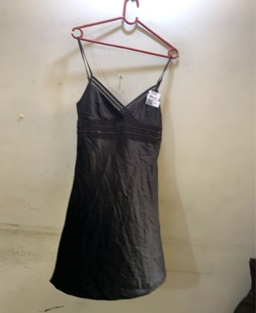 Schwarzes Slip-Kleid
