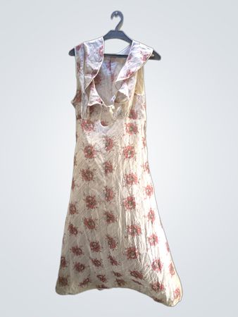 Weißes florales Rüschenkleid Maxi