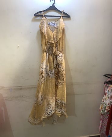 Gelbes Schlangenprint-Rüschmaxikleid
