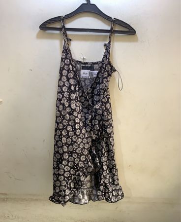 Lefties Schwarzes Blumenmuster Wickelkleid