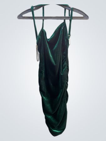 FaithVintage Grünes Samt Rüschenkleid im Bodycon-Stil