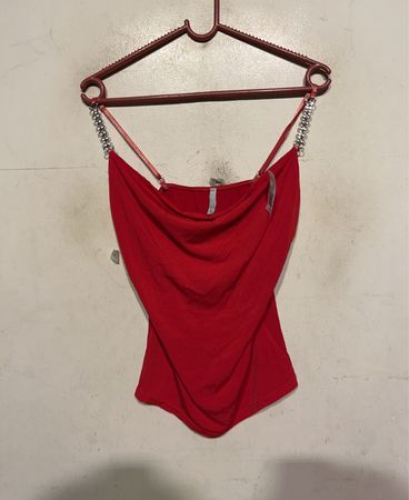 Roter Bodysuit