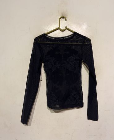 BIKBOK Schwarzes durchscheinendes florales Langarm-Top