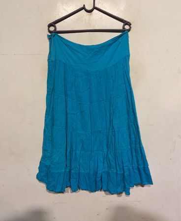 Blaue gestufte Maxirock