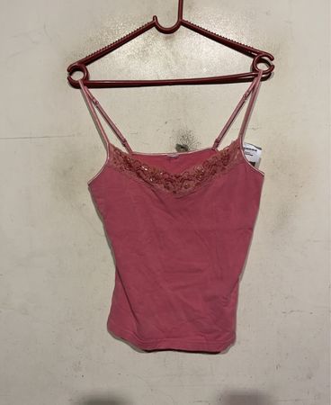 Rosa Top mit Spitze und Pailletten