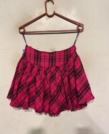Rosa und schwarzer kariert Minirock mit Schnürdetail