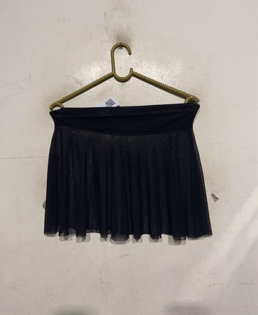 „Schwarzer Mesh-Rock“