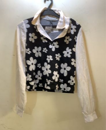 FB Sister Damen Schwarz und Weiß Floral Print Langarmshirt