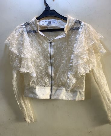 FaithVintage Spitzenrüschjacke