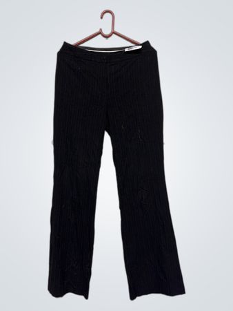Schwarze Streifenhose