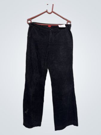 Schwarze Cordhosen