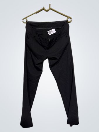 Schwarze Nadelstreifenhosen mit NP-2420 Etikett