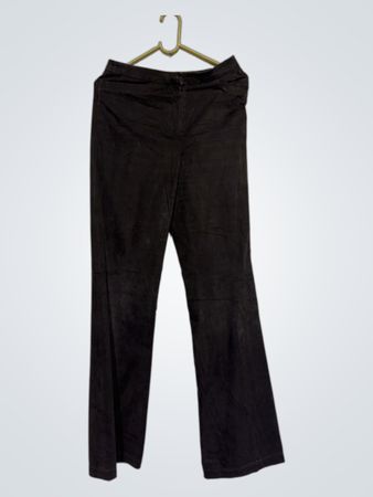 Schwarze ausgestellte Hose